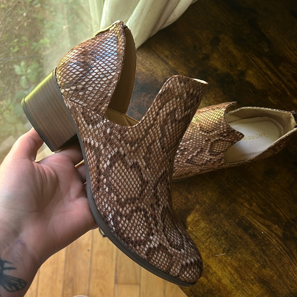 ANDREW GELLER Friona Snakeskin Booties - Picture 2 of 9